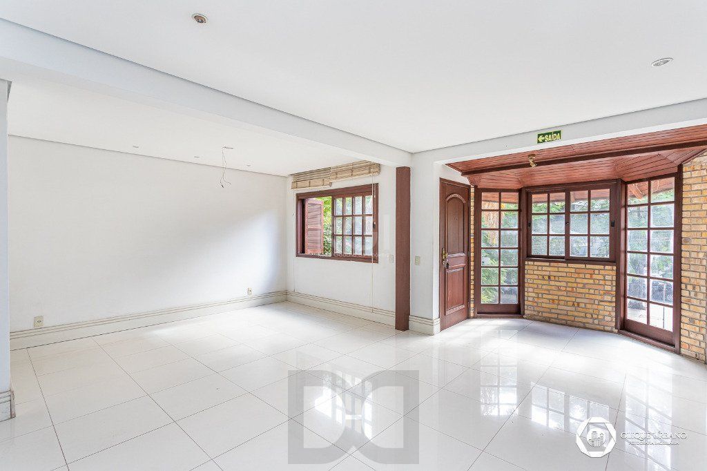 Casa para Venda - 330m², 4 dormitórios, sendo 3 suites, 2 vagas - Petrópolis — foto 3