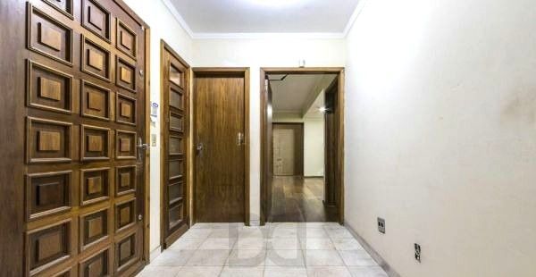 Casa sobrado no bairro Auxiliadora de 5 dormitórios e 4 vagas — foto 3
