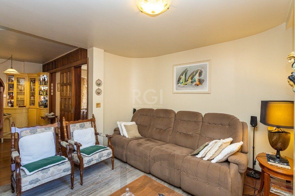 Casa sobrado no Partenon de 3 dormitórios e amplo pátio — foto 9