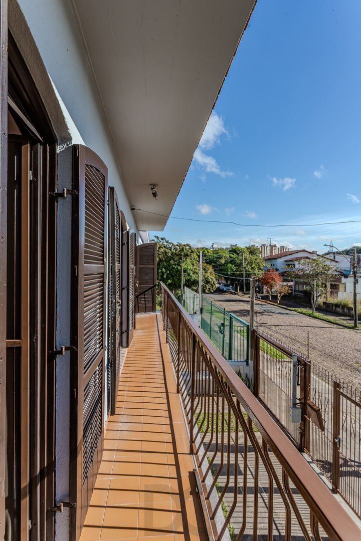 Casa no Partenon com 4 dormitórios e 4 vagas DESOCUPADA — foto 34