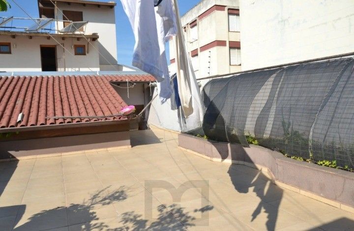 Casa Comercial e Residencial com 518m² (4 quartos / 5 banheiros / 3 vagas garagem) no Bairro Partenon localizada à meia quadra da Av. Bento Gonçalves. — foto 22