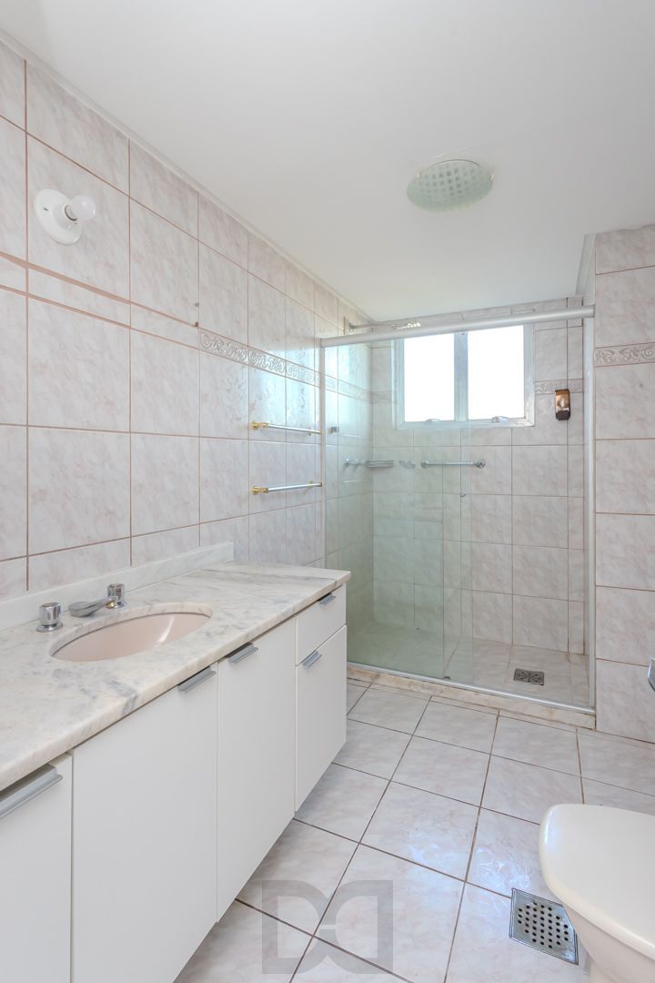 Apartamento no Moinhos de Vento de 3 dormitórios vaga e infra DESOCUPADO — foto 18