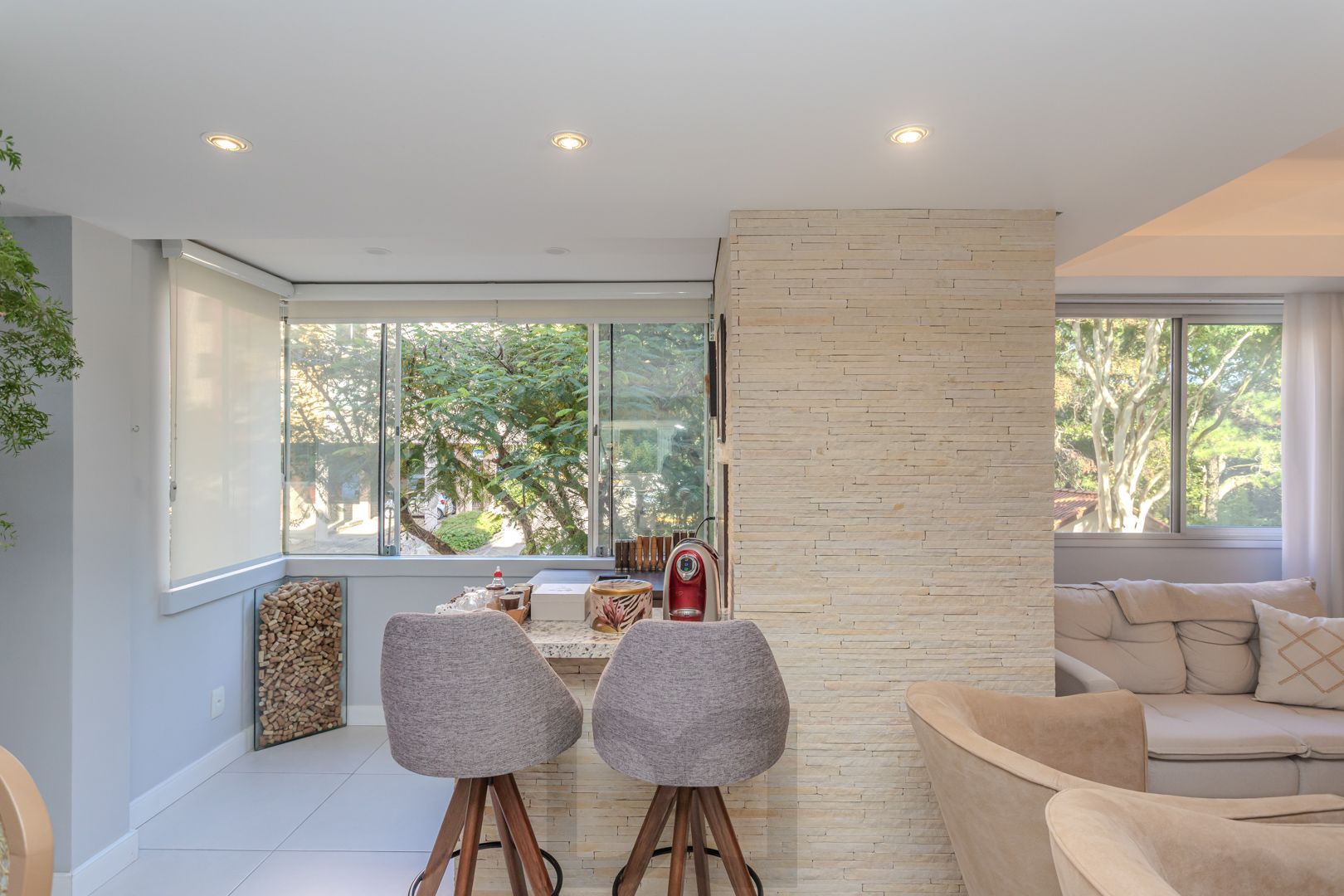 Apartamento diferenciado no bairro Nonoai de 3 dormitórios 2 vagas e infra — foto 7