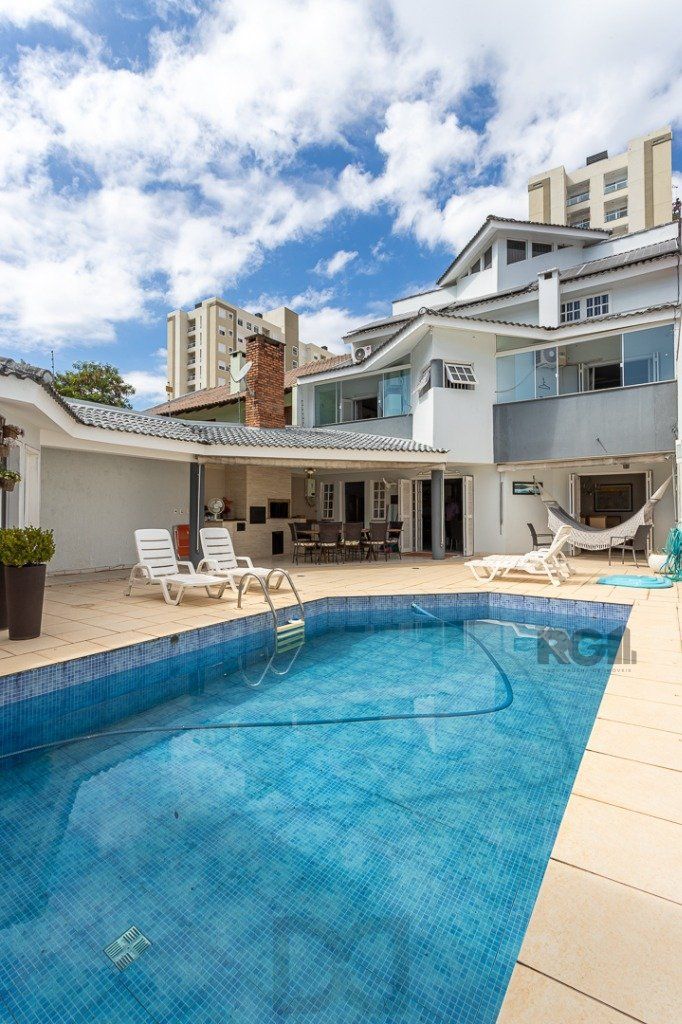 casa sobrado no Alto Petrópolis de 5 dormitórios e 3 vagas — foto 1