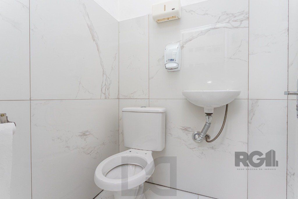 Casa Espaçosa de 3 Dormitórios à Venda no Bairro Moinhos De Vento! — foto 7