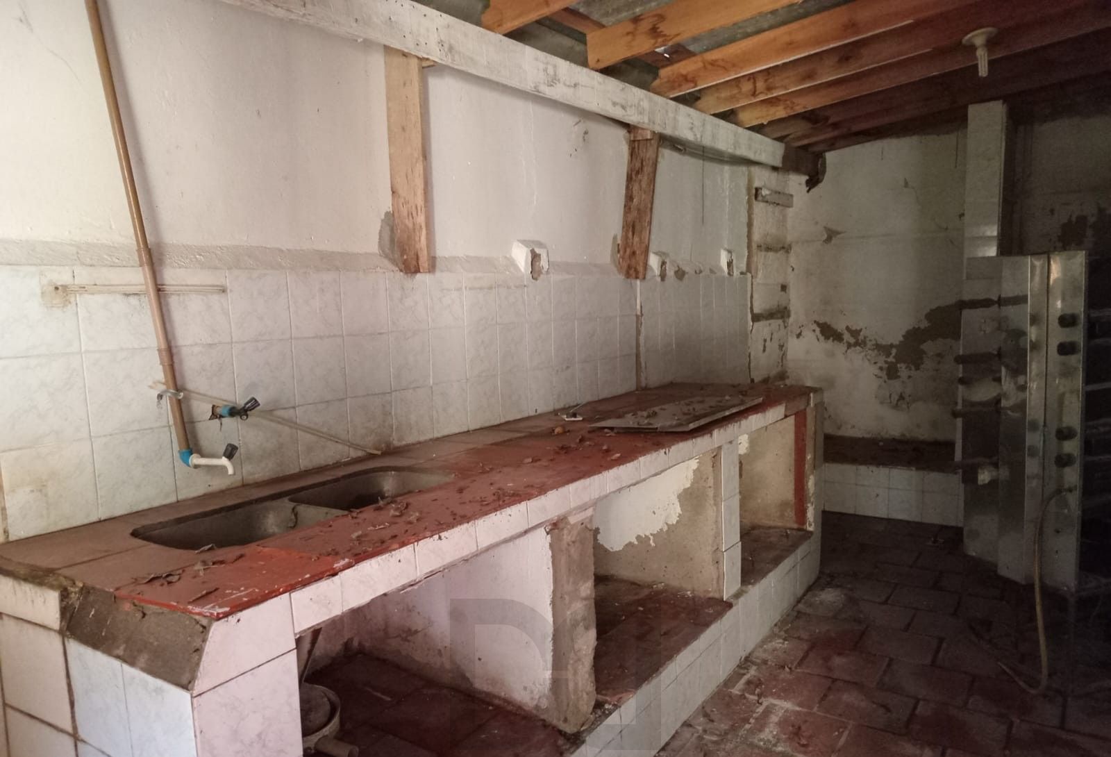 Casa no bairro Nonoai de 3 dormitórios e pátio — foto 15