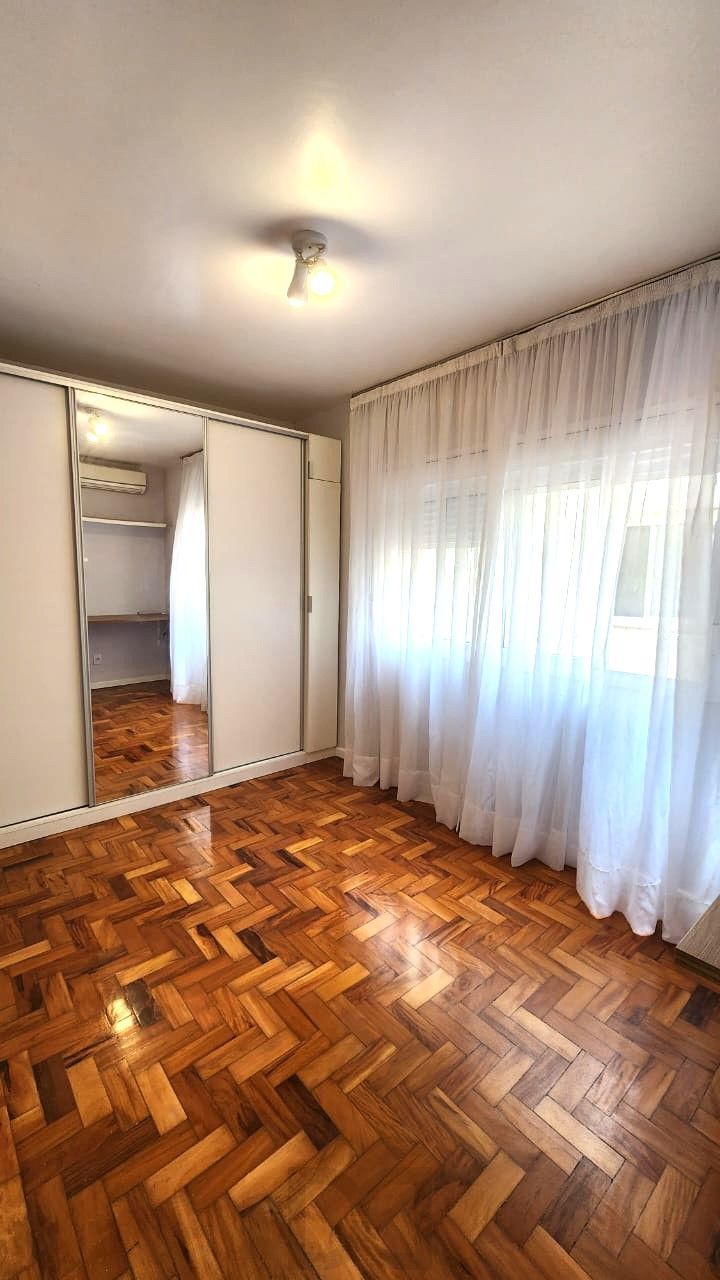 Apartamento no Petrópolis de 2 dormitórios REFORMADO — foto 8