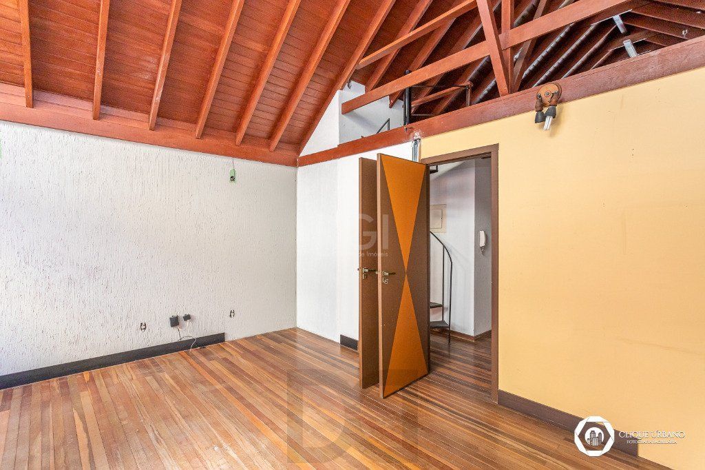 Casa para Venda - 330m², 4 dormitórios, sendo 3 suites, 2 vagas - Petrópolis — foto 36