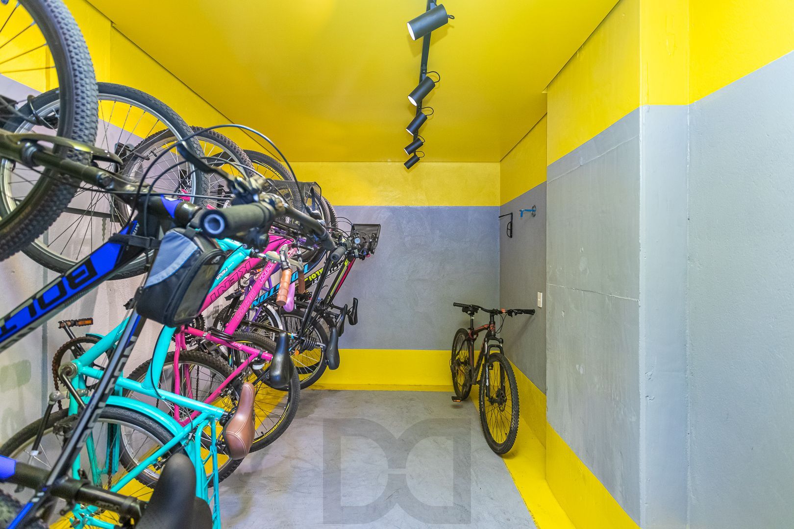 Apartamento 02 dormit com suíte e 01 vaga, no bairro Azenha, em Porto Alegre. — foto 43