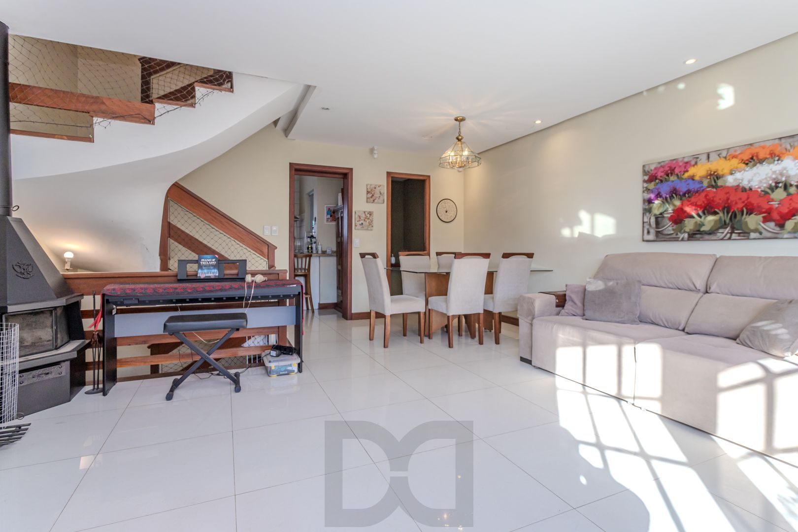 Casa sobrado no bairro Chácara das Pedras de 3 dormitórios e 2 vagas — foto 3