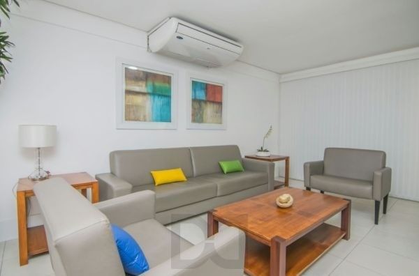 Apartamento no Menino Deus de 2 Dormitórios vaga e infra DESOCUPADO — foto 34