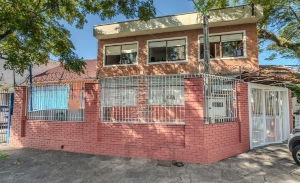Prédio Comercial no Passo D'areia com 8 dormitórios e 8 vagas — foto 1