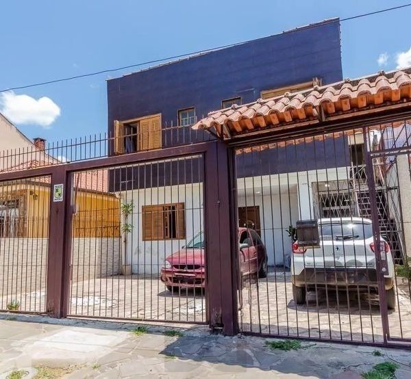 Casa sobrado no Partenon de 4 dormitórios e 2 vagas — foto 1