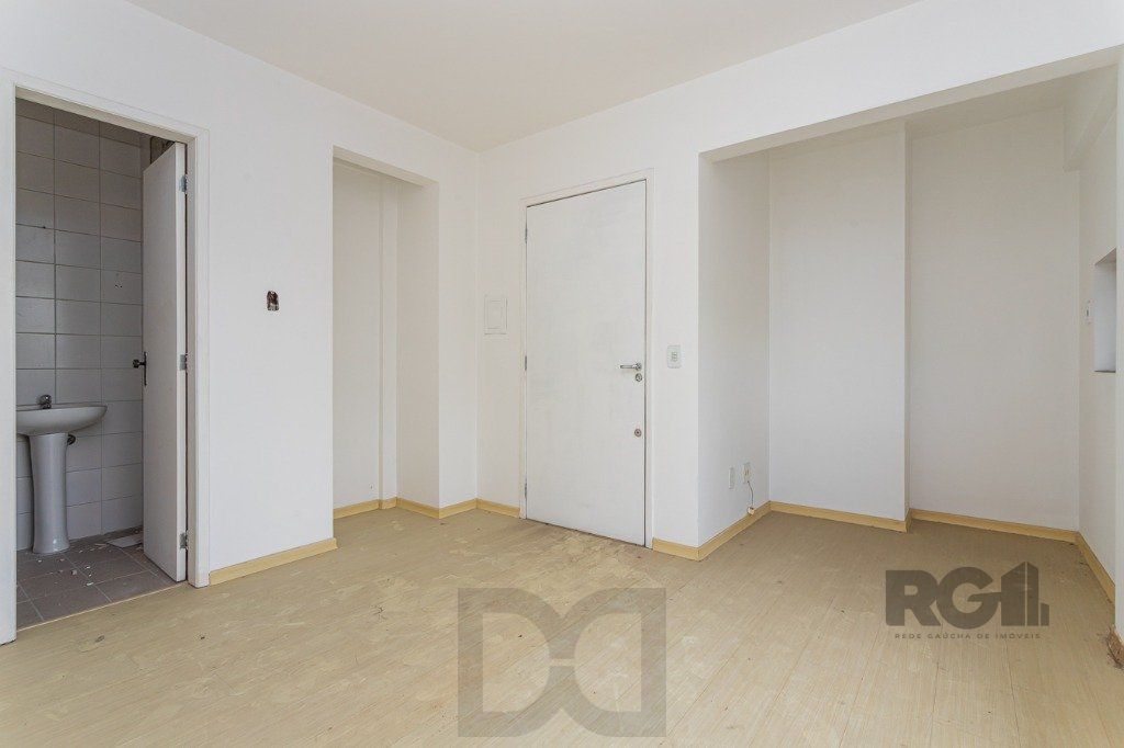 Sala Comercial no Menino Deus desocupada — foto 5