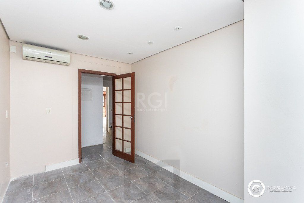 Casa para Venda - 330m², 4 dormitórios, sendo 3 suites, 2 vagas - Petrópolis — foto 15
