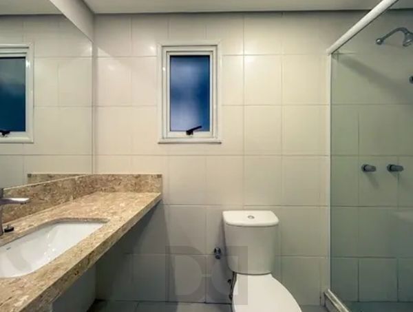 Apartamento no Centro de 2 dormitórios e 2 vagas DESOCUPADO — foto 10