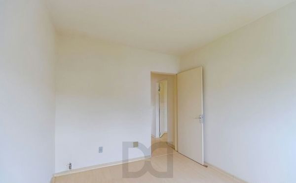 Apartamento na Medianeira de 2 dormitórios e vaga DESOCUPADO — foto 13