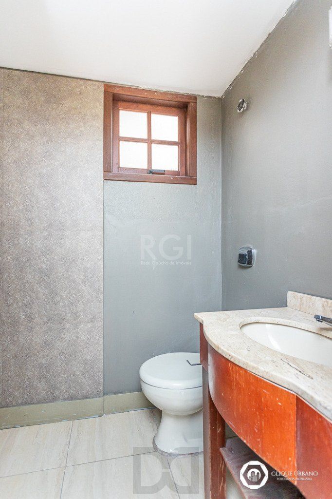 Casa para Venda - 330m², 4 dormitórios, sendo 3 suites, 2 vagas - Petrópolis — foto 43
