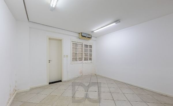 Prédio comercial com loja no bairro Rio Branco com 237m² — foto 7