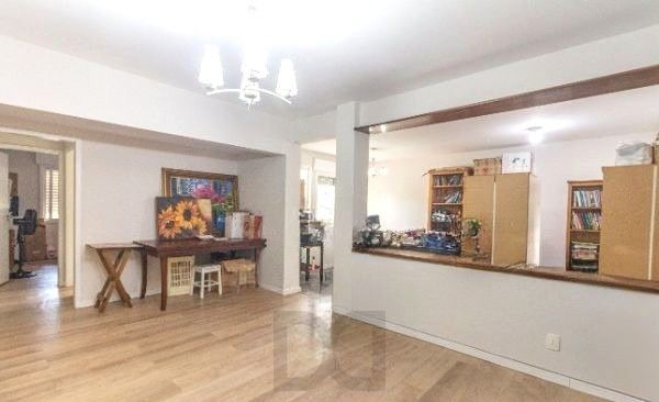 Apartamento no bairro Petrópolis de 2 dormitórios e vaga — foto 2