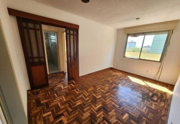 Apartamento no Passo D'areia de 2 dormitórios e vaga desocupado — foto 2