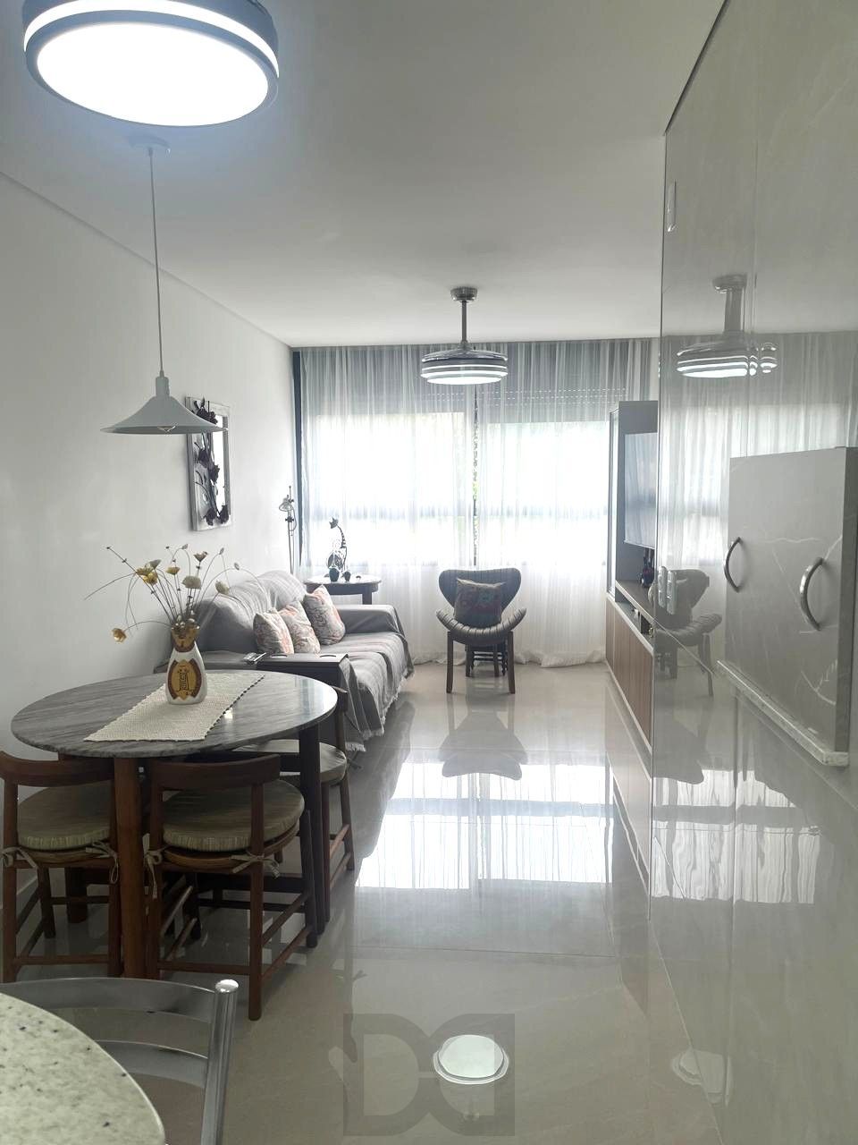 Apartamento no bairro Cristal de 2 dormitórios e vaga MOBILIADO — foto 1