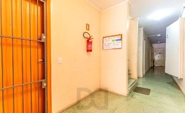 Apartamento na Cidade Baixa de 1 dormitório e dependência REFORMADO — foto 23