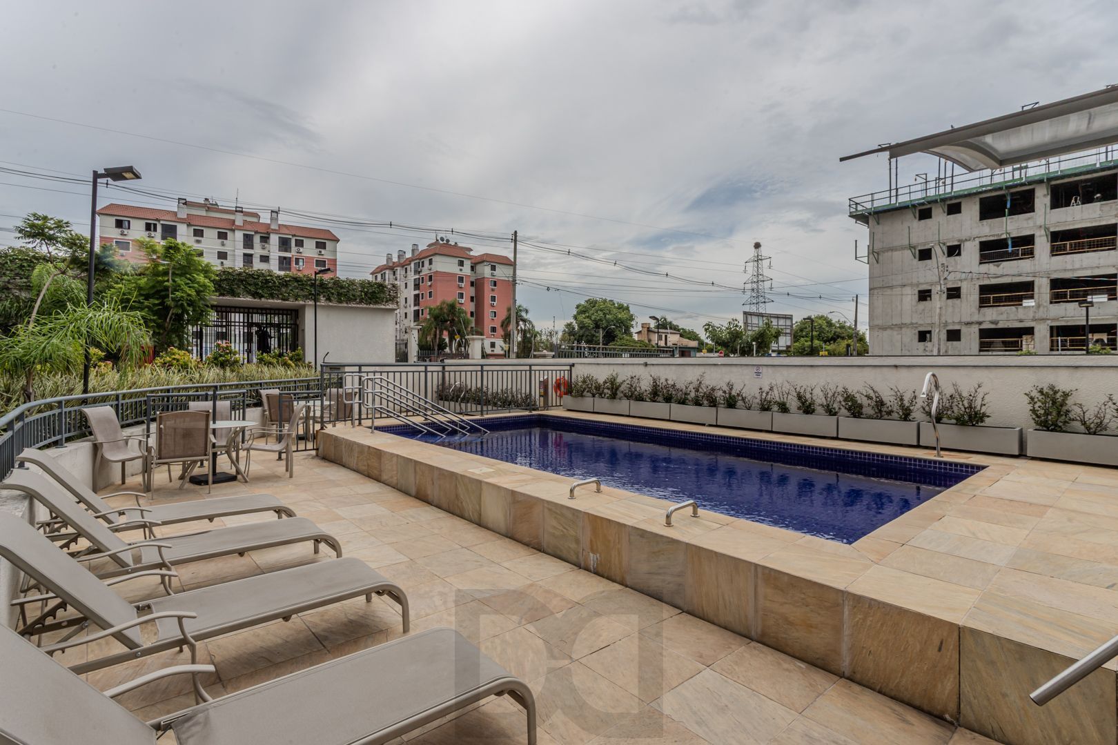 Apartamento no Sarandi de 2 dormitórios vaga e infra DESOCUPADO — foto 36