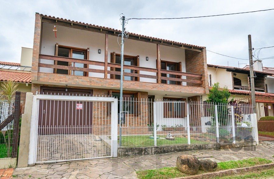 Casa no Jardim Itu com 6 dormitórios e 2 vagas e piscina — foto 1
