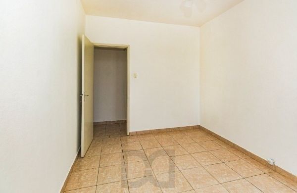 Apartamento de 2 dormitórios no bairro Santa Cecilia DESOCUPADO — foto 9