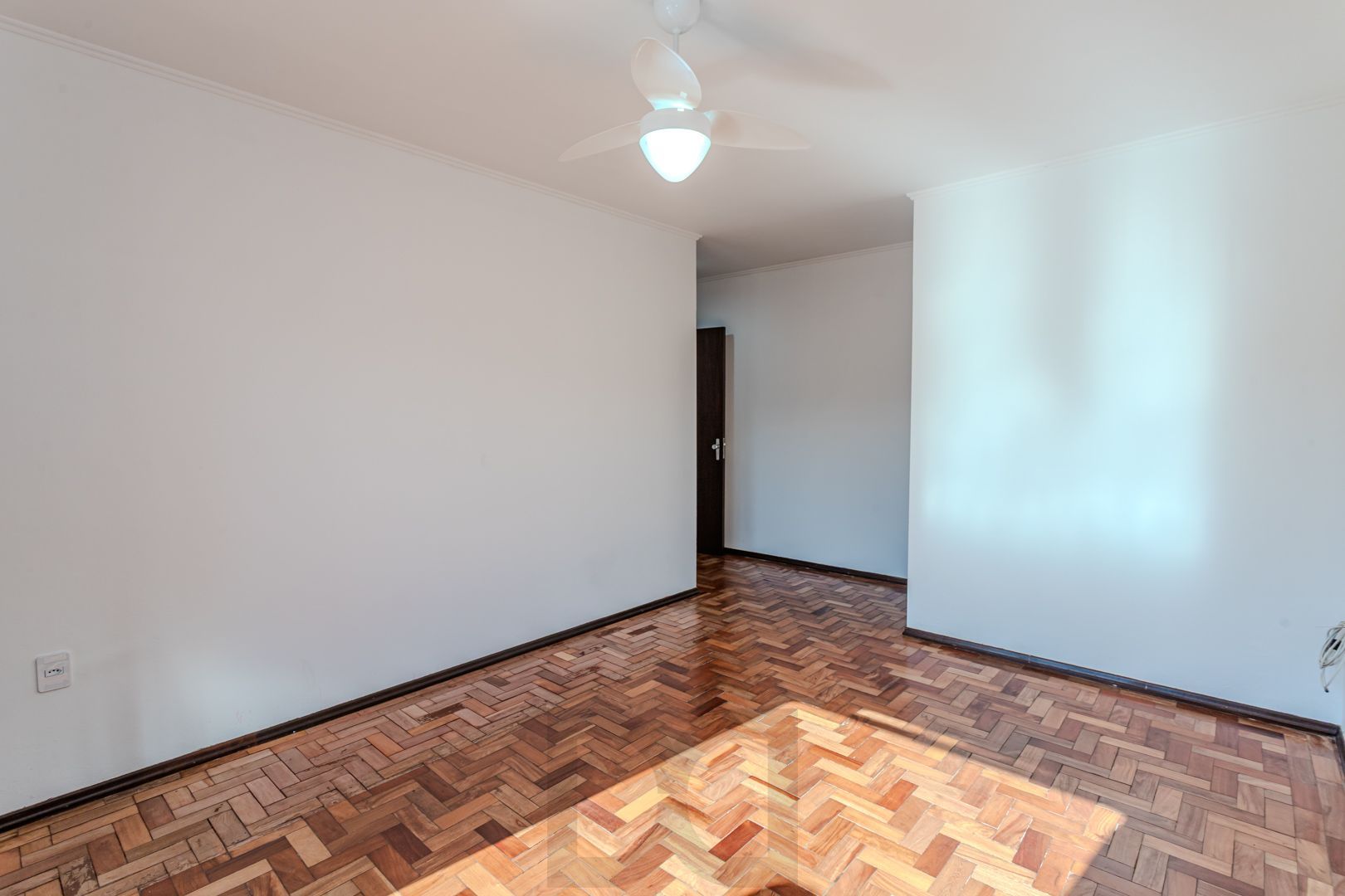 Casa no Partenon com 4 dormitórios e 4 vagas DESOCUPADA — foto 38