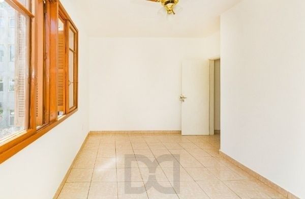 Apartamento de 2 dormitórios no bairro Santa Cecilia DESOCUPADO — foto 7