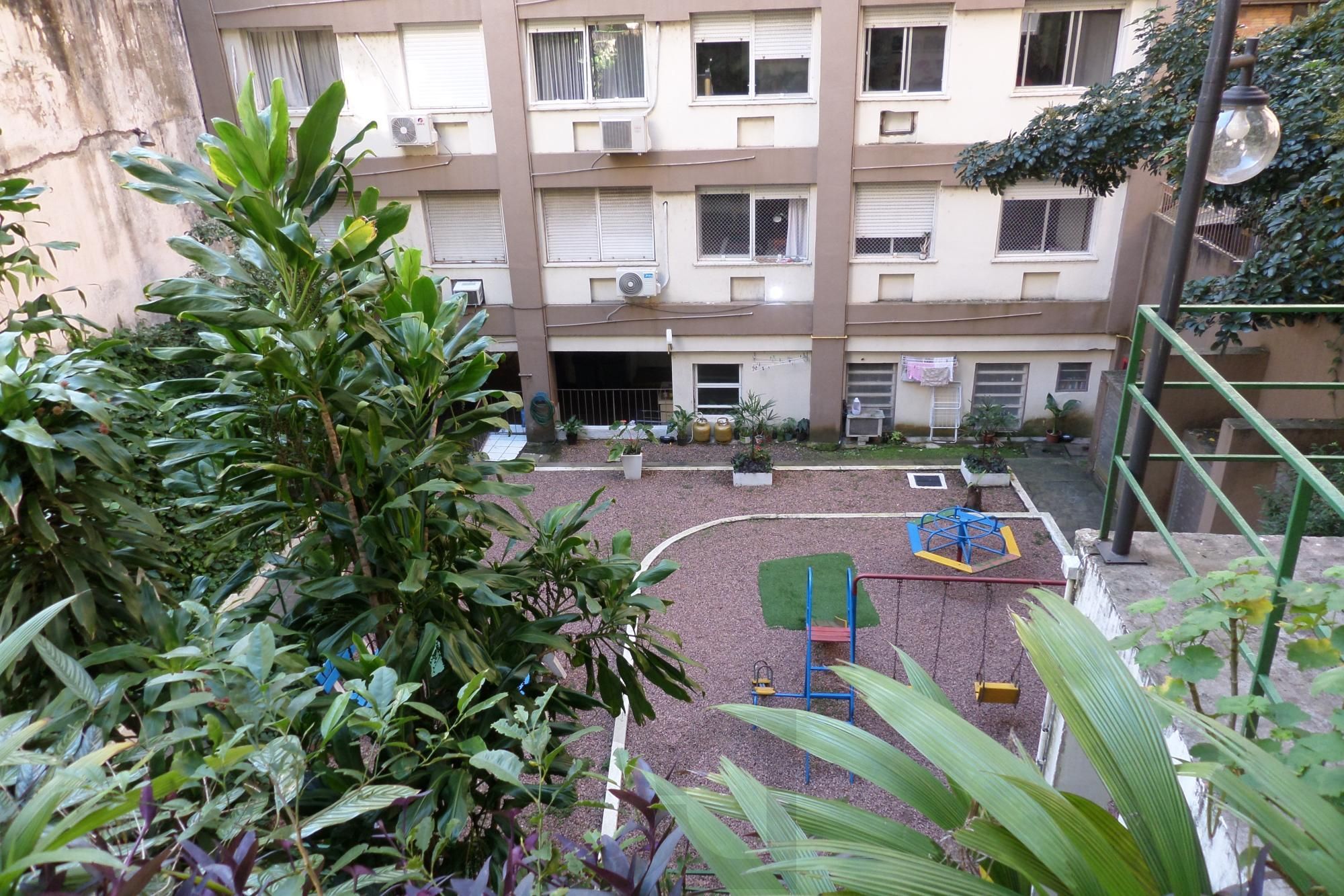 Apartamento no Centro de 2 dormitórios dependência DESOCUPADO — foto 44