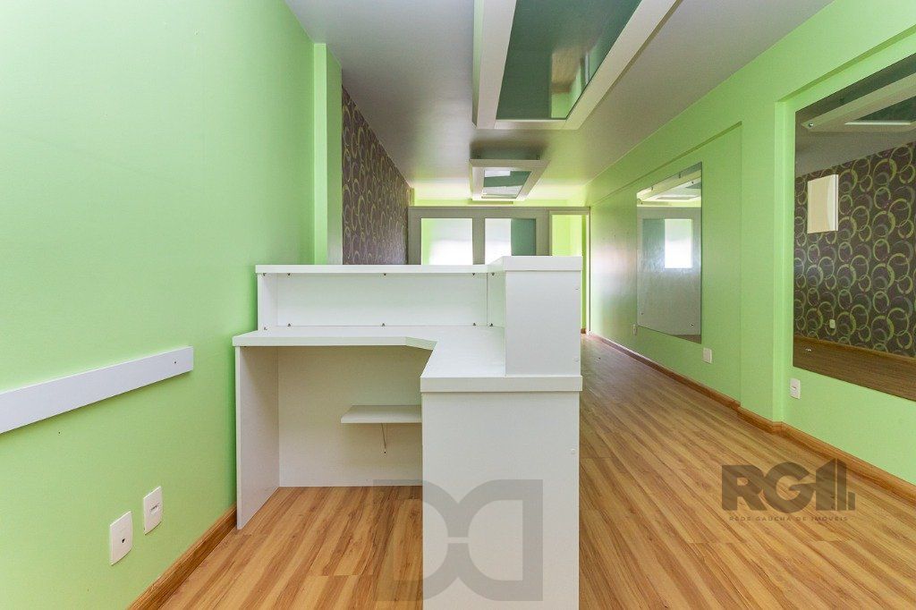 Sala comercial no Menino Deus desocupada — foto 12