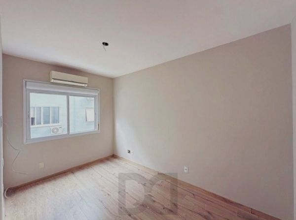 Apartamento no Menino Deus de 2 Dormitórios vaga e infra DESOCUPADO — foto 15
