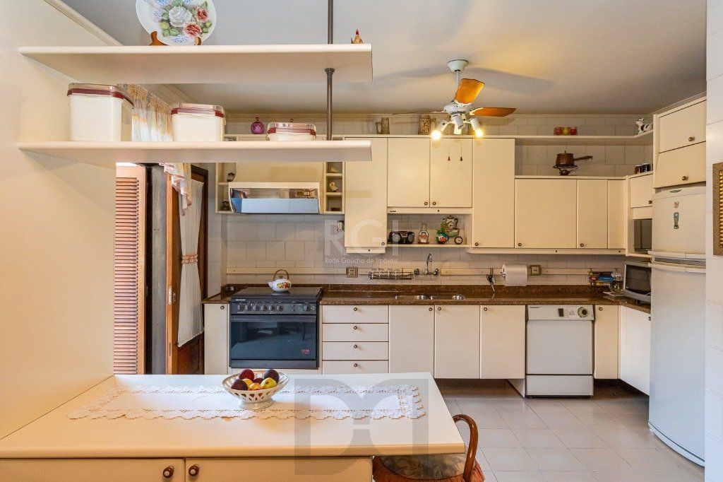 Casa sobrado no Partenon de 3 dormitórios e amplo pátio — foto 21