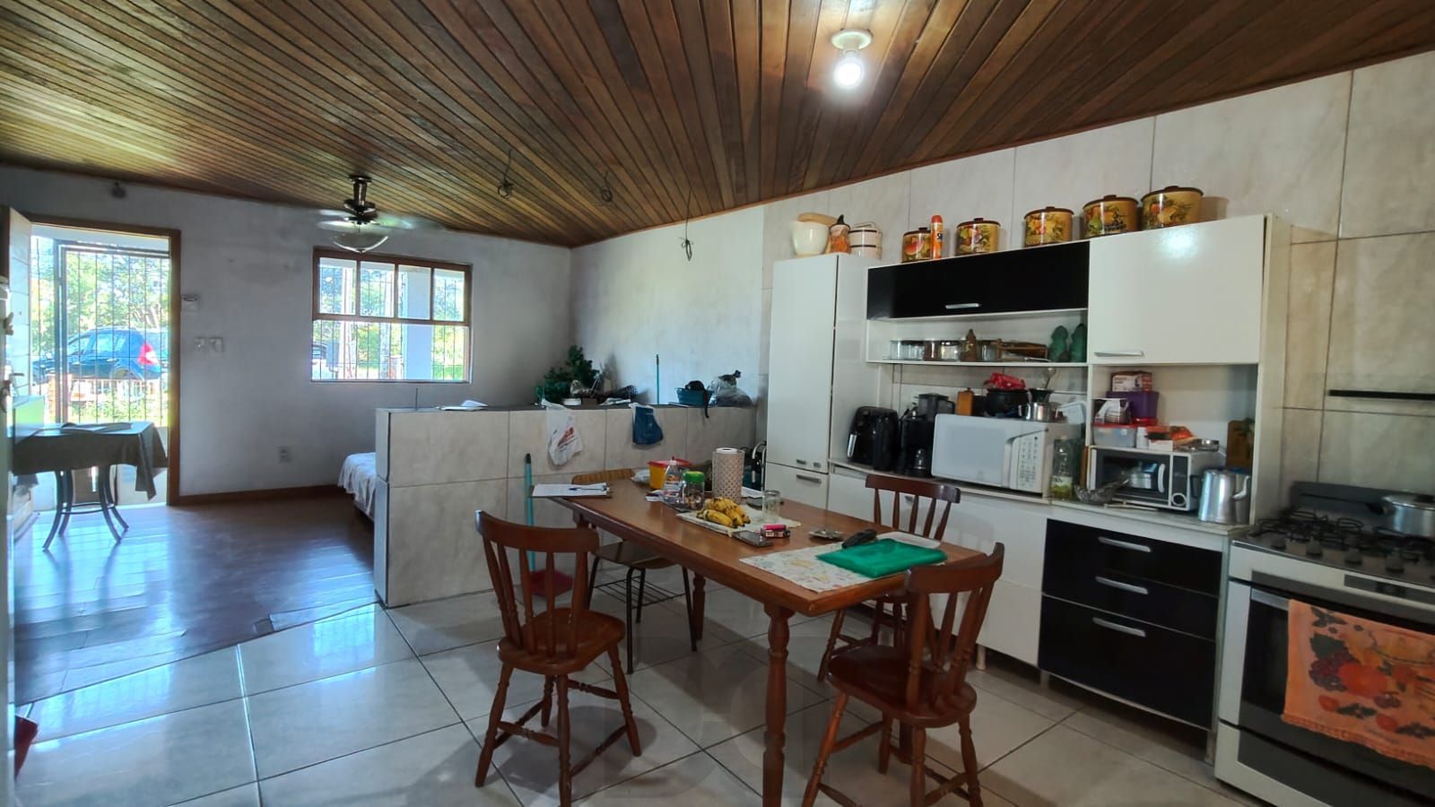 Casa com Terreno Grande com ótima Localização — foto 3