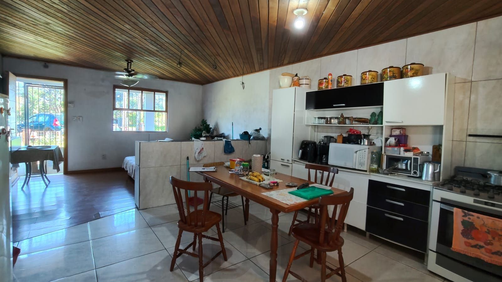 Casa com Terreno Grande com ótima Localização — foto 4