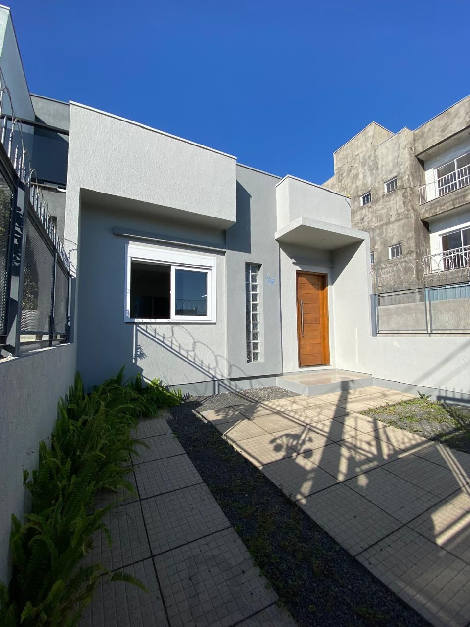 Linda Casa de 2 Dormitórios com uma suíte Localizada no Ipanema Residence Park — foto 1