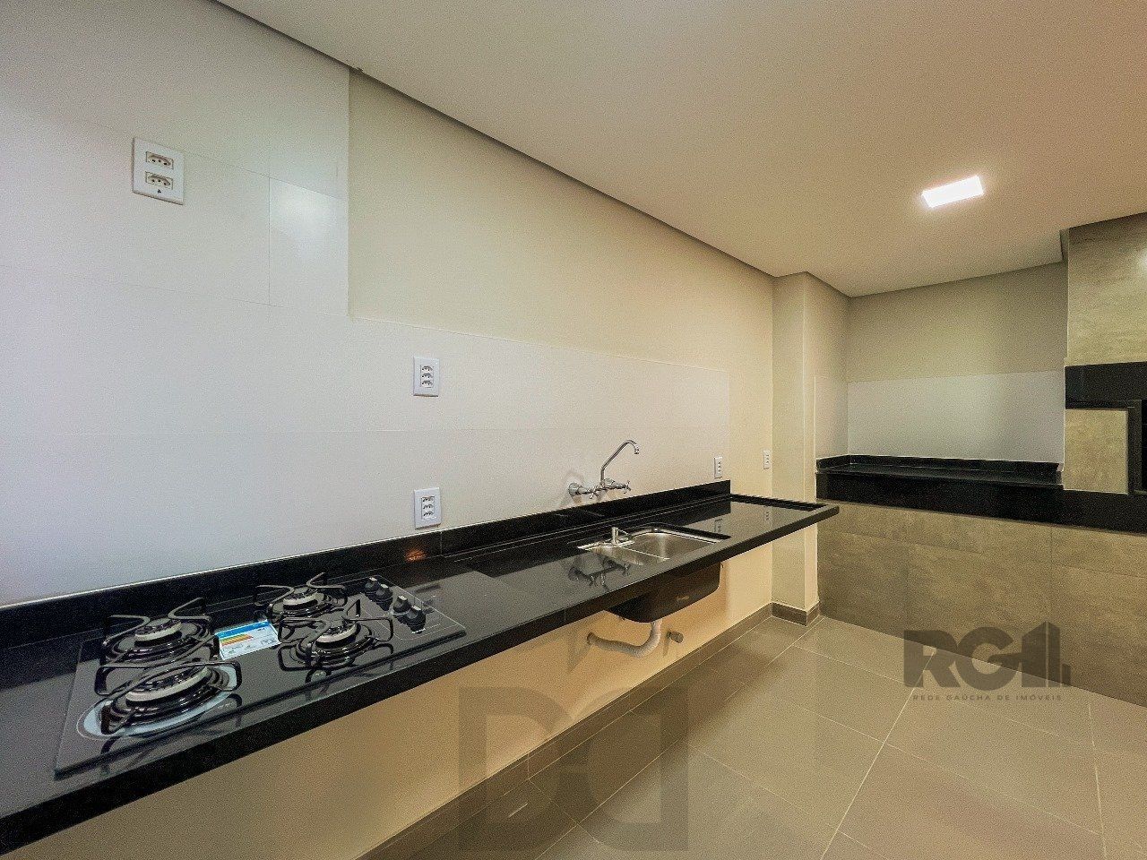 Casa em Condomínio no bairro Pedra Redonda - 5 dormitórios — foto 9