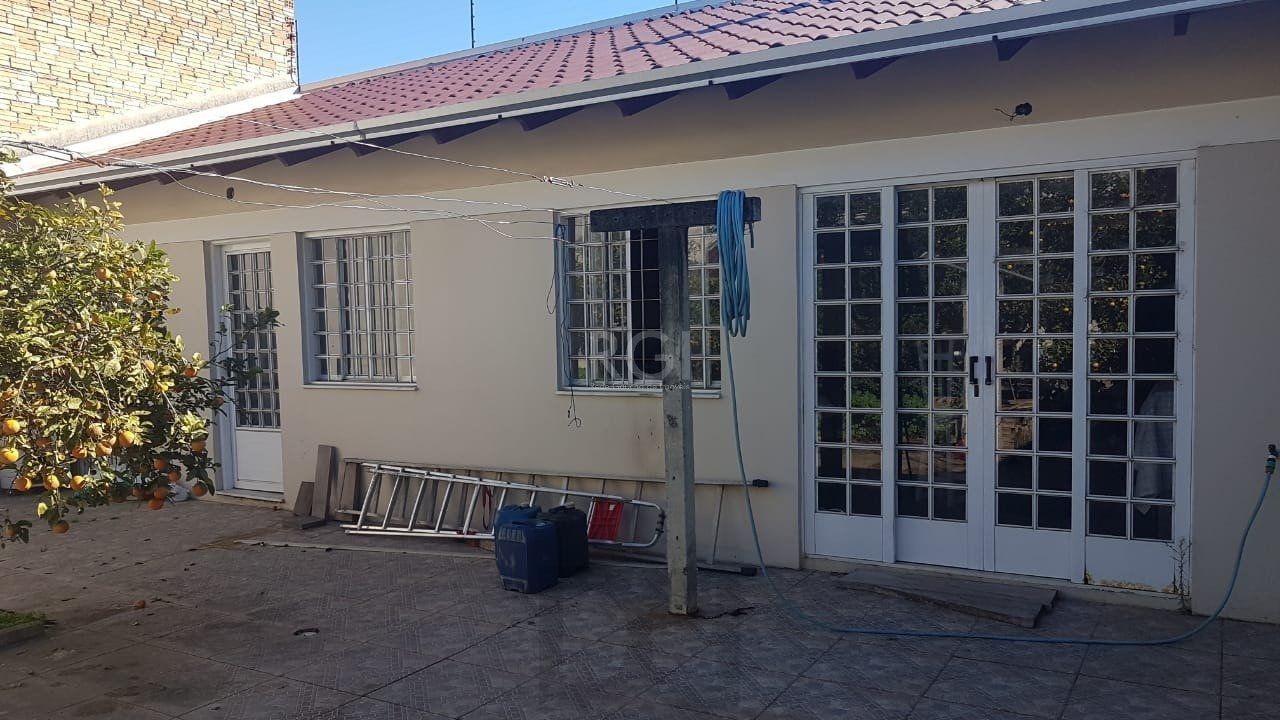 Casa no bairro Nonoai - 4 dormitórios — foto 11