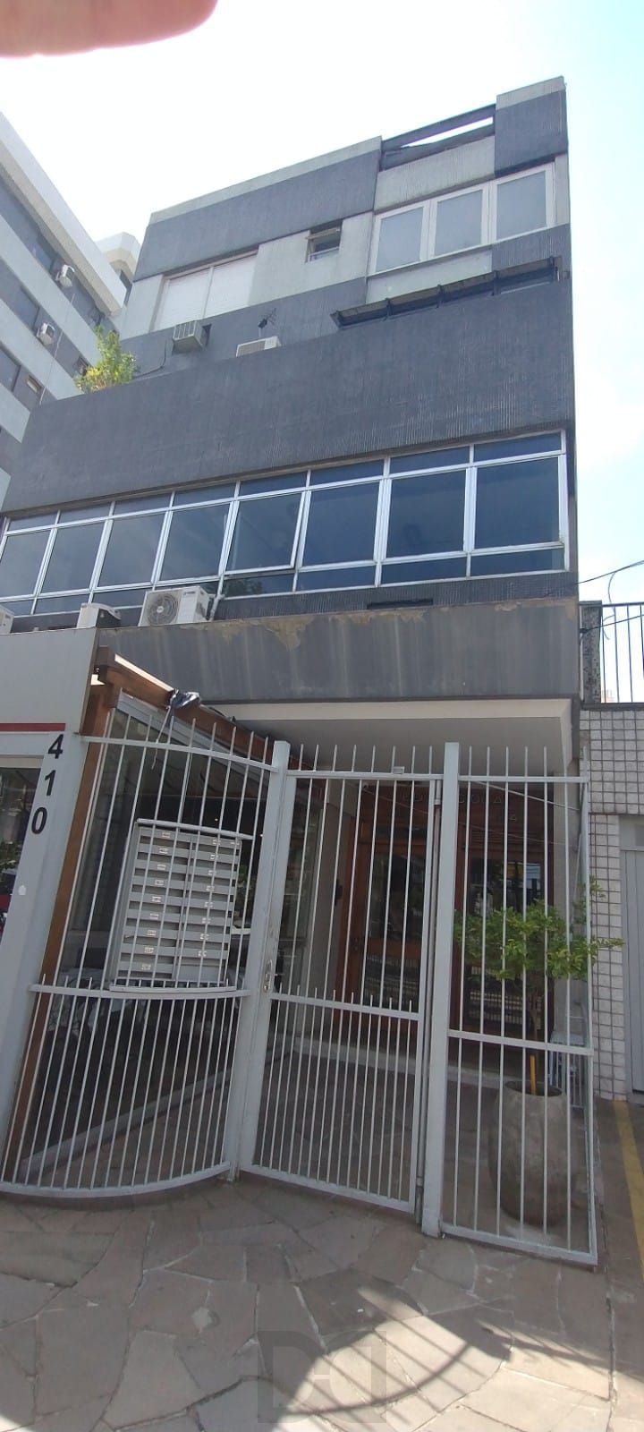 Cobertura no Bairro Menino Deus- 1 Dortmitório — foto 1
