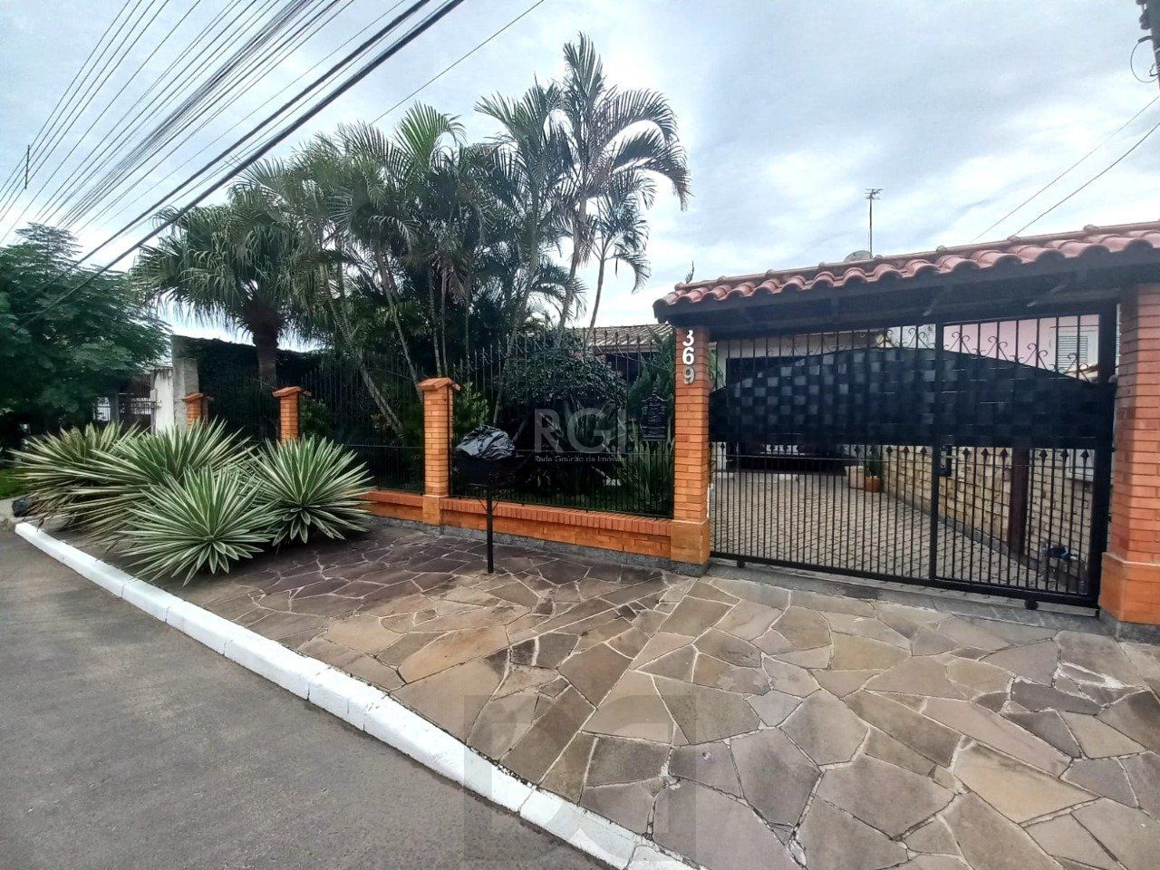 Casa no bairro Restinga - 2 dormitórios — foto 1