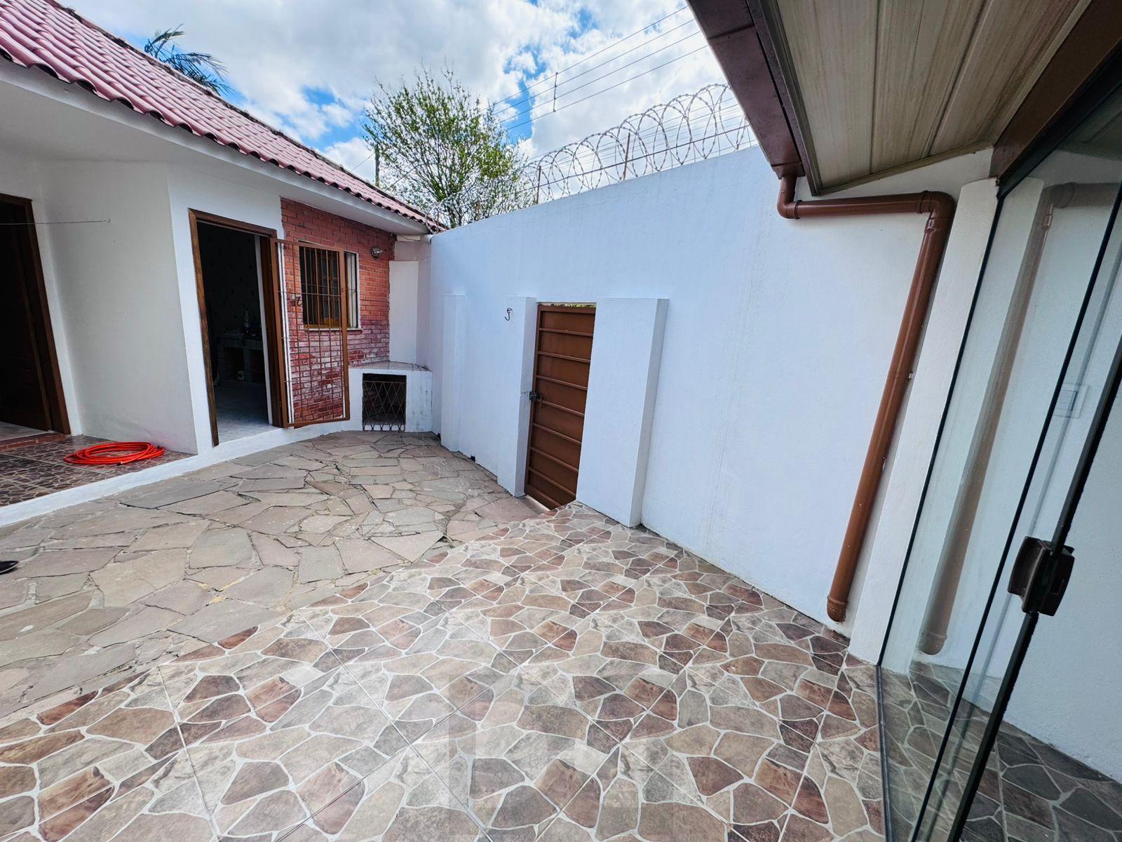 Casa no bairro Guarujá - 3 dormitórios - 1 suíte — foto 32