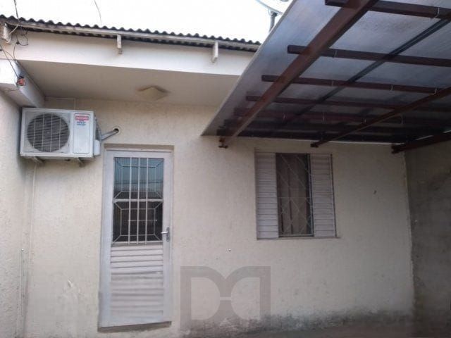 Casa no bairro Hípica - 3 dormitórios — foto 1