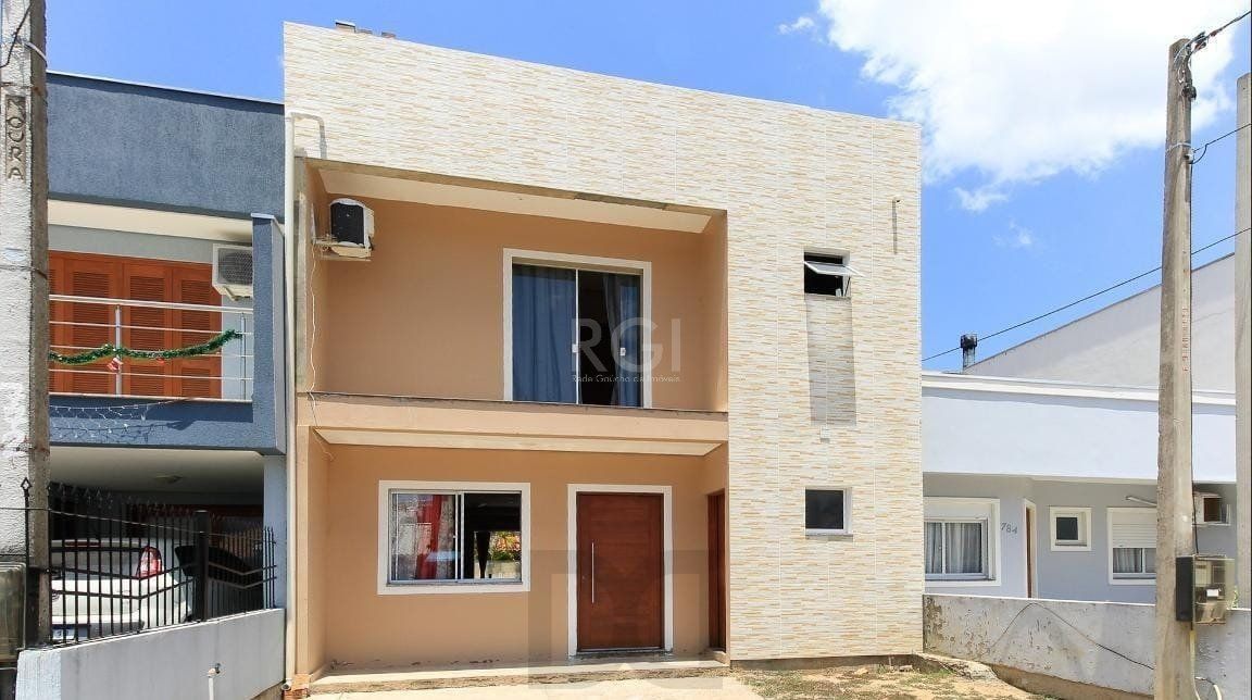 Casa no bairro Hípica - 3 dormitórios — foto 1