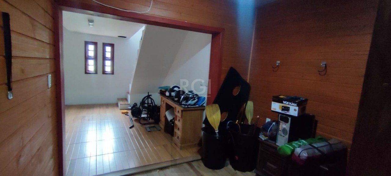 Casa de esquina no bairro Guarujá — foto 5