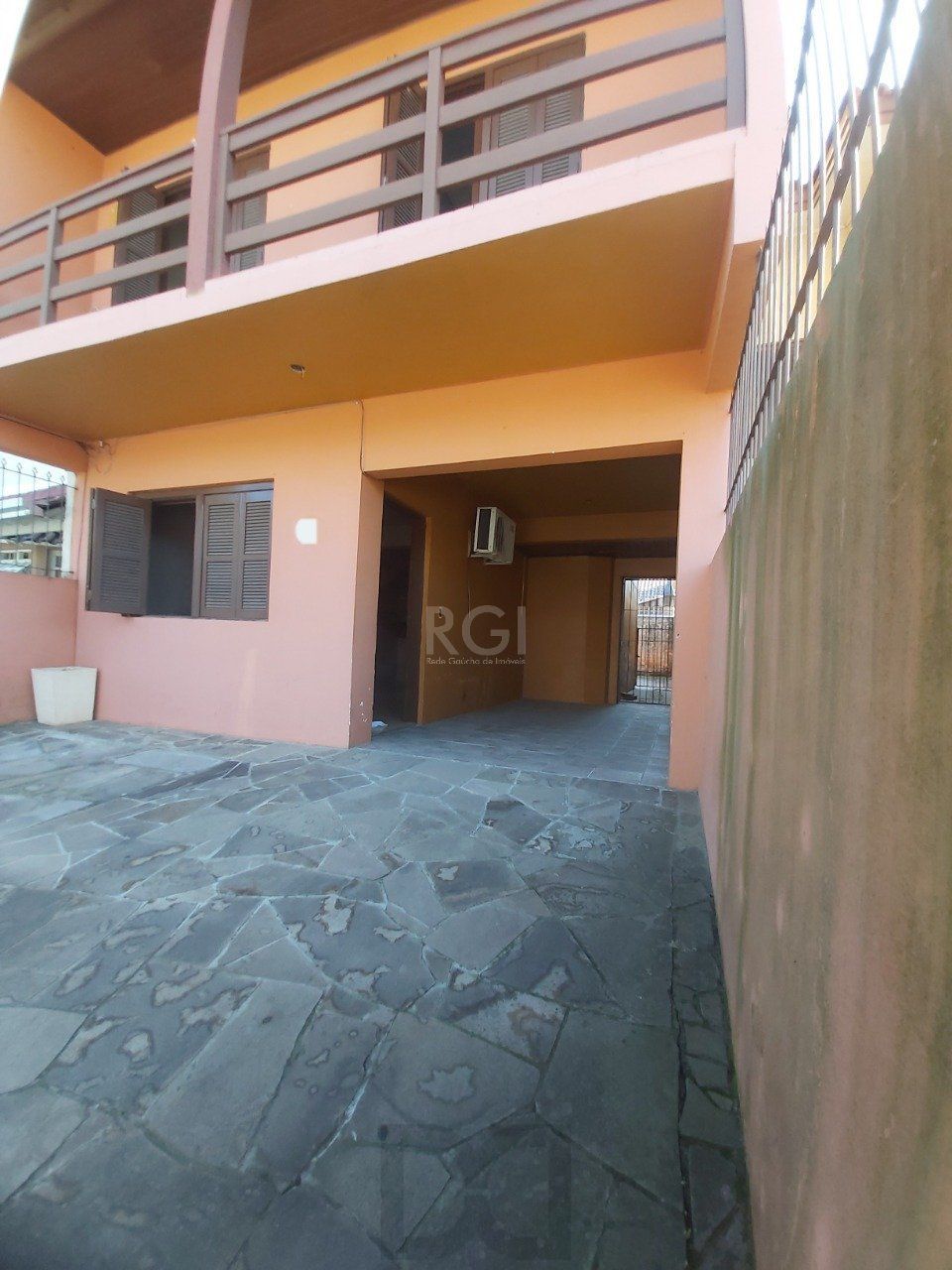 Casa no bairro Hípica - 3 dormitórios — foto 1