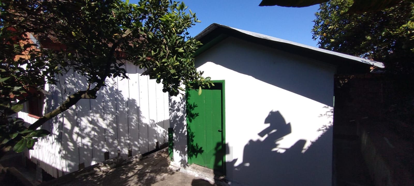 Casa no bairro Lomba do Pinheiro - 2 dormitórios — foto 1