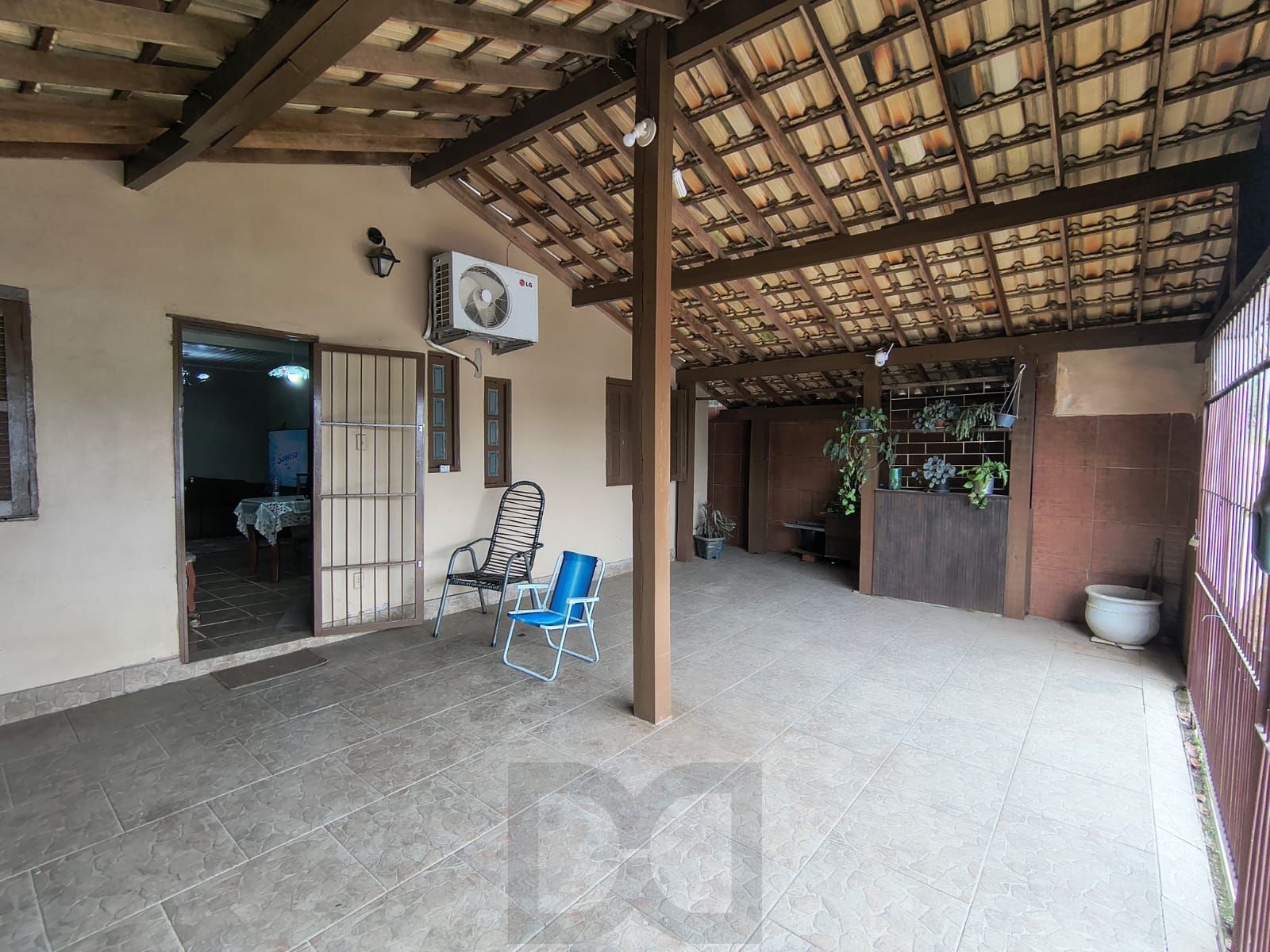 Casa de esquina com 3 dormitórios no bairro Campo Novo — foto 2